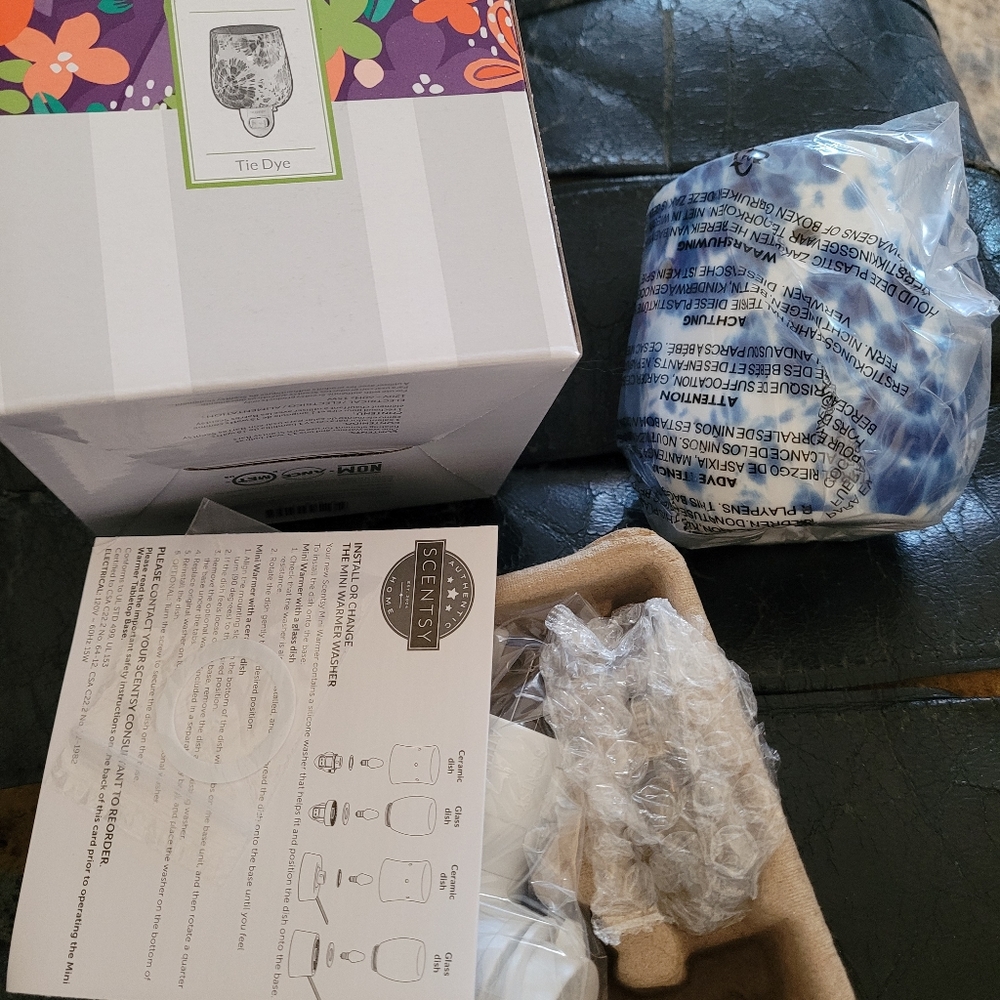 Scentsy tie dye plug in warmer